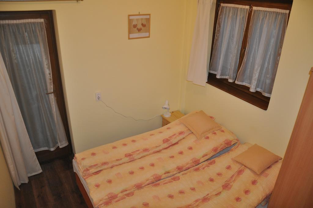 Gyopar Gyoengye Apartmanhaz Oroshaza Luaran gambar